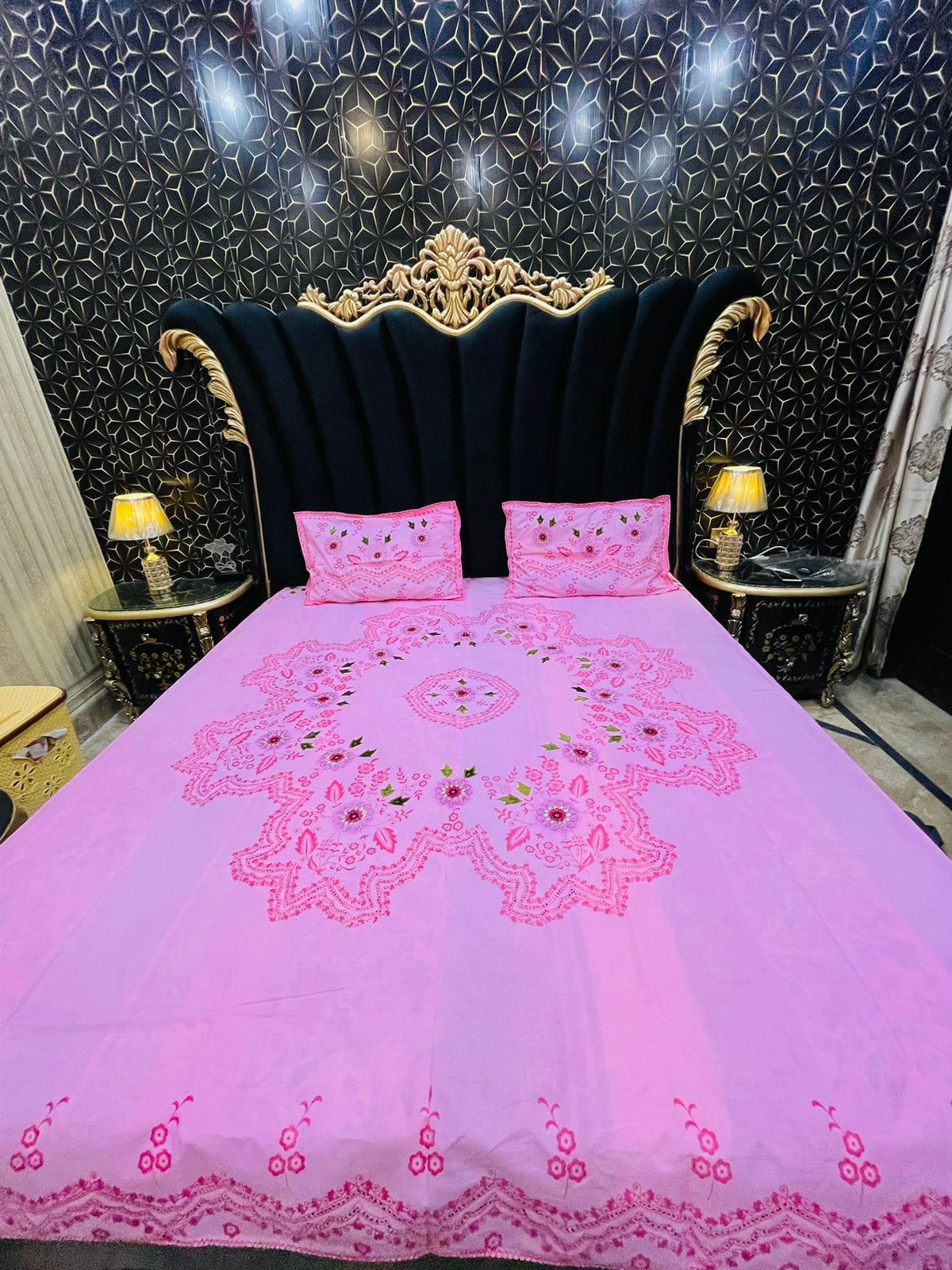 3 PCS KING SIZE EMBROIDERED APLIC BEDSHEET