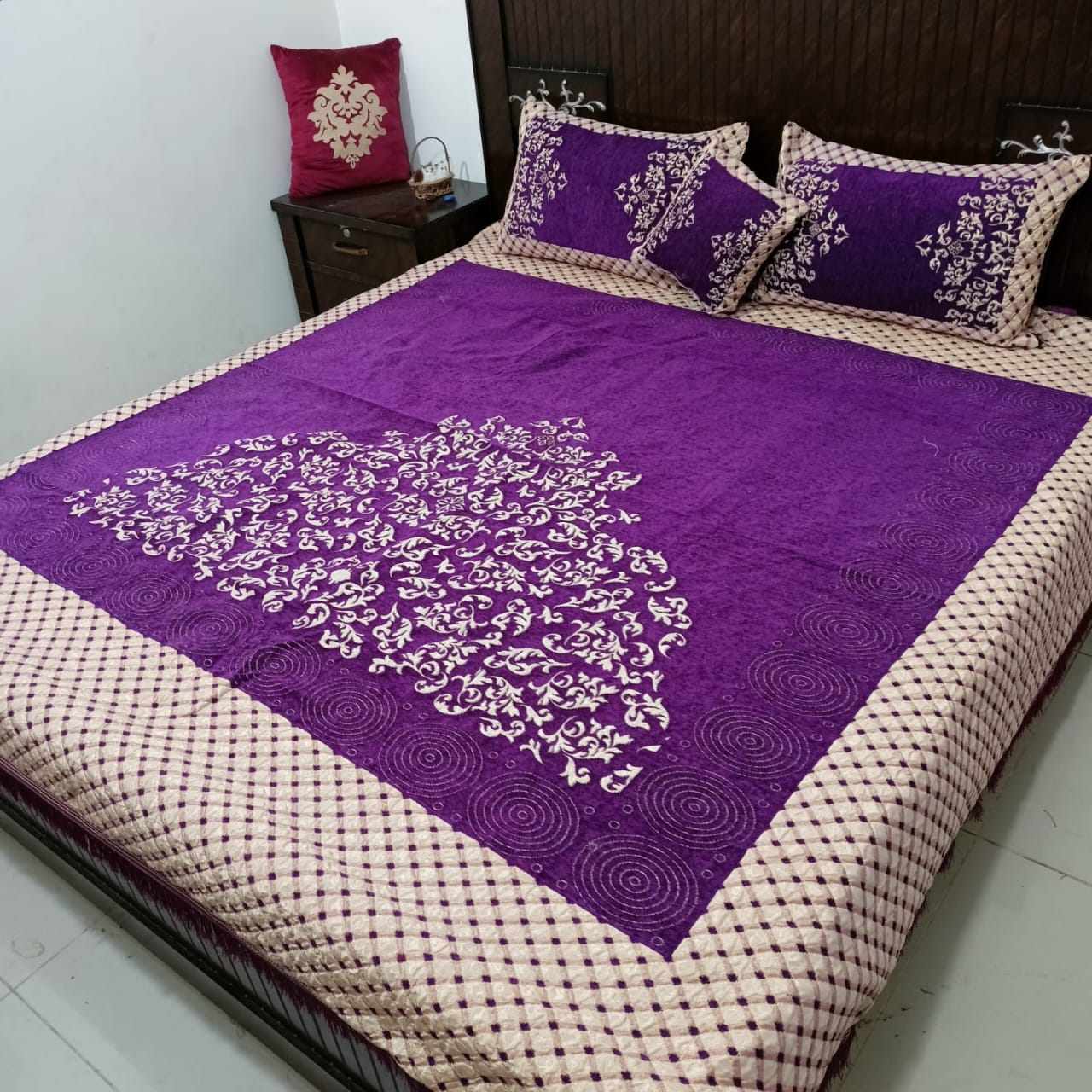 Queen Size Velvet jacquard Bedsheet —5 Pcs Set