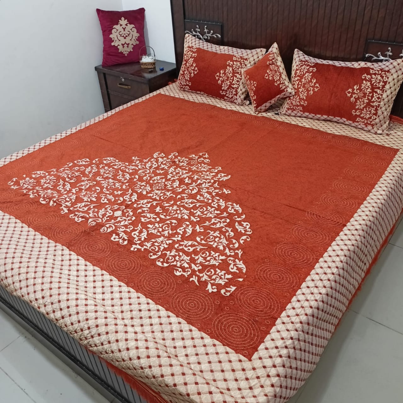 Queen Size Velvet jacquard Bedsheet —5 Pcs Set